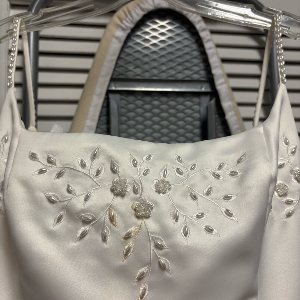 Paloma Blanca Ivory  Wed Dress Floral Bead Bodice ALine Bride Gown with Shawl